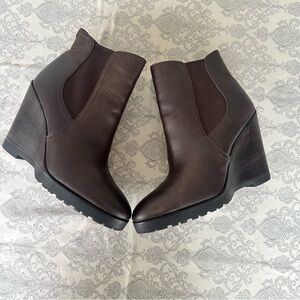Michael Kors Thea Wedge Ankle Boots, Brown Leather Pull On Lug Sole Size 8.5